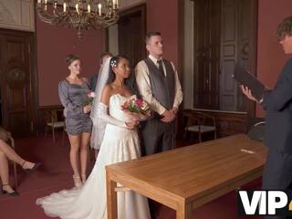 Vip4k. enchanting newlyweds aprunāt pretoties un nokļūt intīms tiesības tikko pēc kāzas