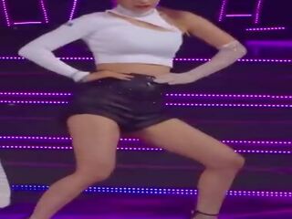 Shall We Tribute Yeji and Her magnificent Legs Right Now