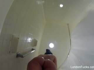 London keyes hangs välja sisse tema hotell tuba ja dušid täiskasvanud film klipid