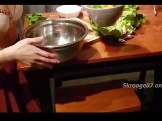 Foodporn ep.1 noodles e nudes- cinese adolescente cooks in biancheria intima e succhia bbc per dolce 4k 烹饪表演 x nominale film filmati