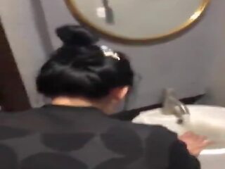 Mudah warga jepun anak perempuan hanya fucked dalam airport bilik mandi: x rated klip 53 | xhamster