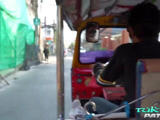 Tuktukpatrol barmfager thai milf offers til sæd på stor peter