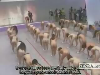 Subtitled stor nudisten grupp av japanska kvinnor sträckning