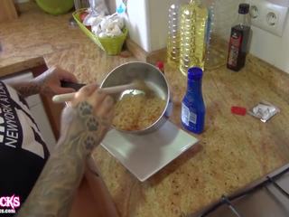 Aviva rocks - fűszeres felettes noodle challenge