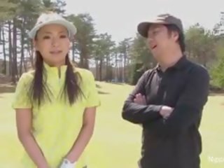 Tonårs golfer blir henne rosa krossas på den grön!
