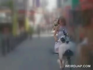 亚洲人 青少年 娃娃 越来越 的阴户 湿 而 骑术 该 bike