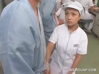 Porca asiática enfermeira fricção dela pacientes faminto manhood