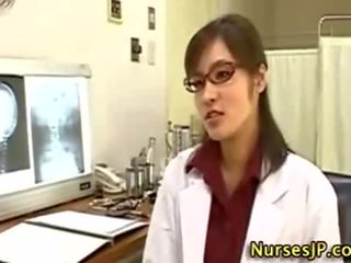 Asiatiskapojke kvinna dr. avrunkning