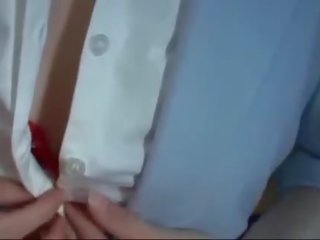 Kantoor vriendin op haar knieën geven pijpen voor haar baas sperma naar mond slikken op de vloer in de kantoor