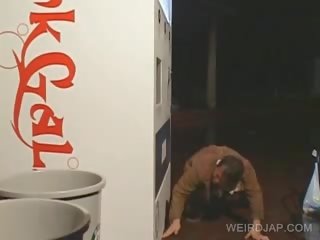 Hapon manika puke fucked sa pamamagitan ng marubdob homeless dude
