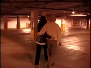 Asiática joven dama follada en un garage